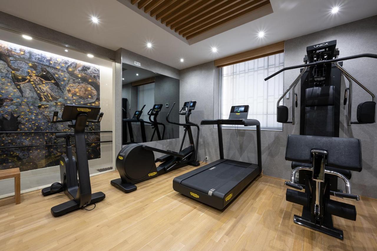 Hotel Rector Salamanca Luaran gambar A gym in a hotel