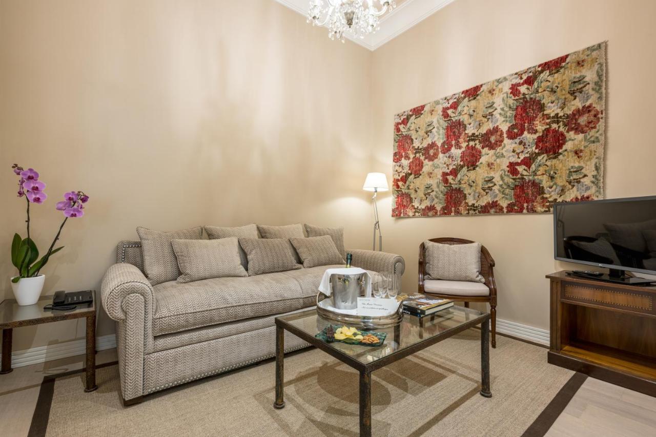 Hotel Rector Salamanca Luaran gambar A living room at the Ritz-Carlton