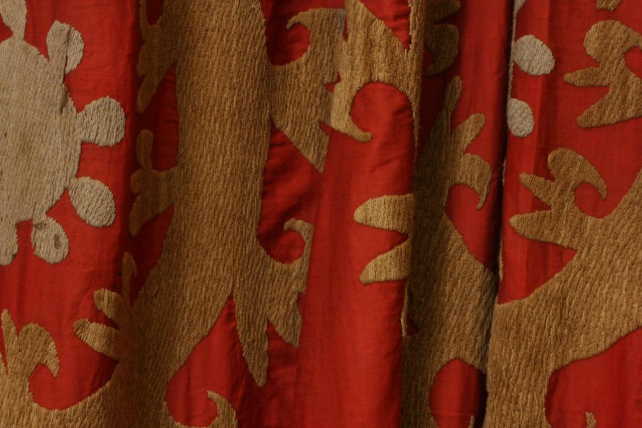 Hotel Rector Salamanca Luaran gambar Detail of the coat of arms of the House of Habsburg on the mantle of Emperor Charles V