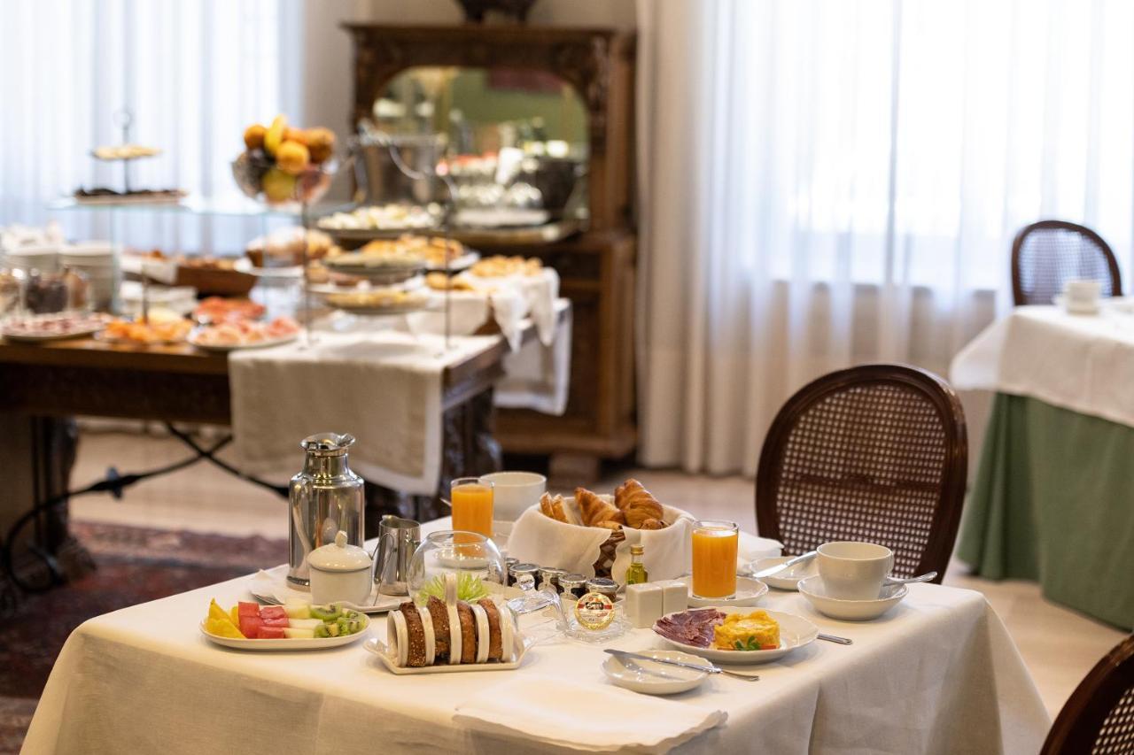 Hotel Rector Salamanca Luaran gambar Breakfast at the hotel