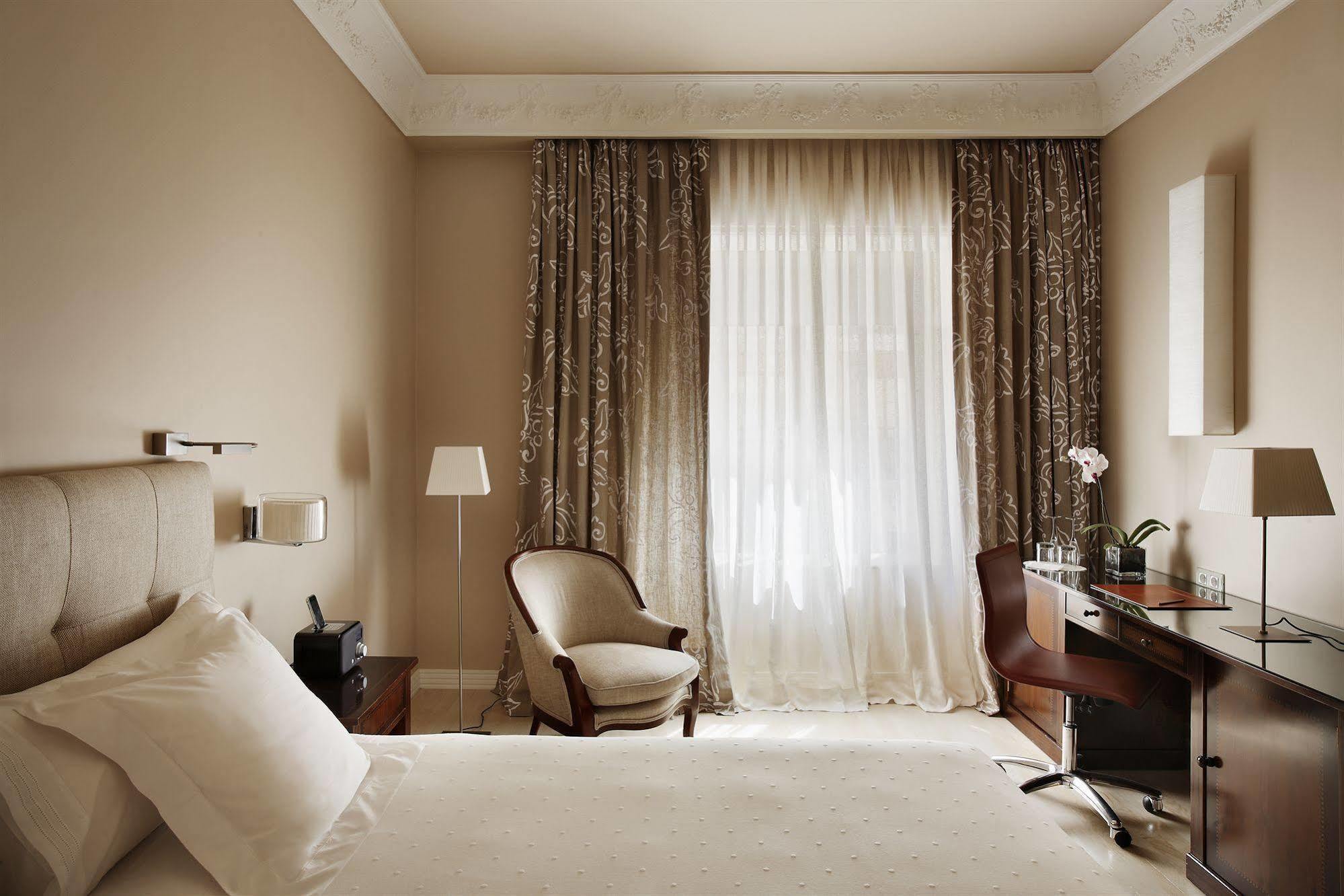 Hotel Rector Salamanca Luaran gambar A bedroom at the hotel