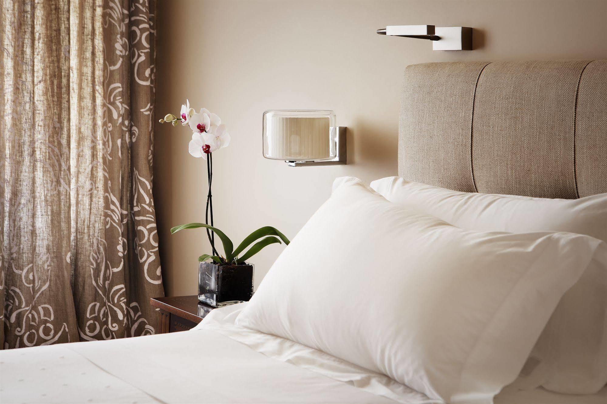 Hotel Rector Salamanca Luaran gambar A wall-mounted light