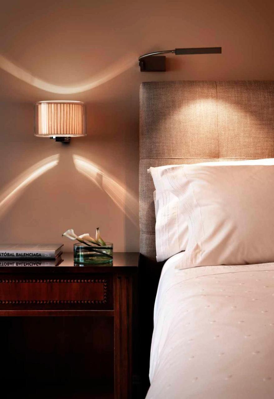 Hotel Rector Salamanca Luaran gambar A wall light